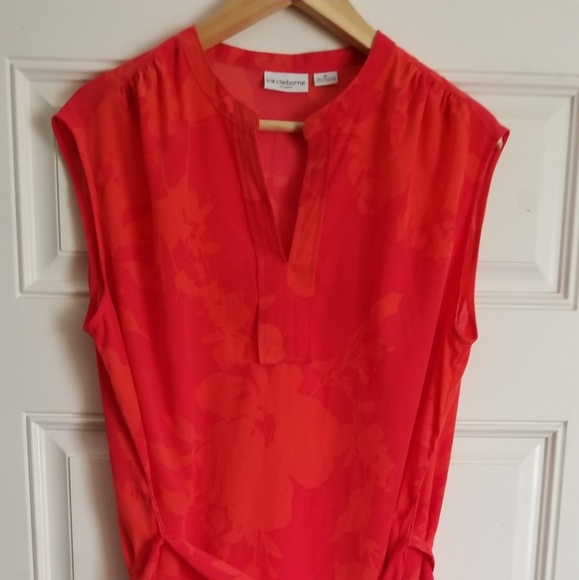 Liz Claiborne Tops - 💙 Liz Claiborne sleeveless tunic with a bel.